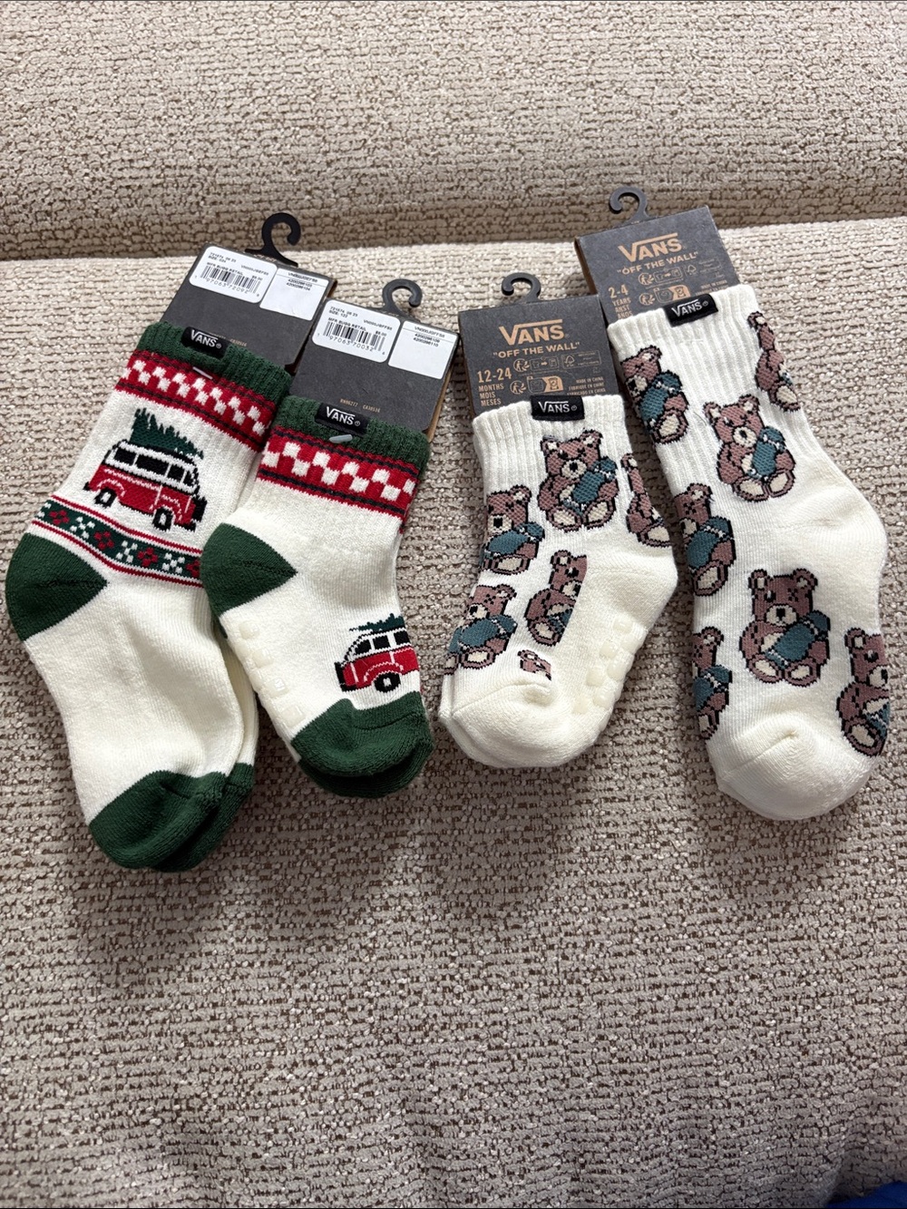 NWT 4 pair of Vans Kids Socks, 1 set Christmas, 1 set Teddy Bears